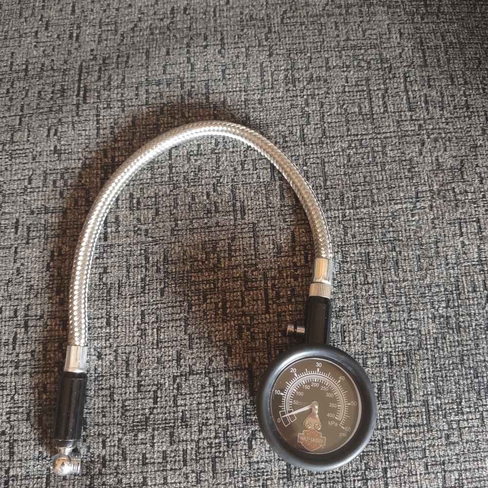Harley-Davidson Black and Silver Pressure Gauge